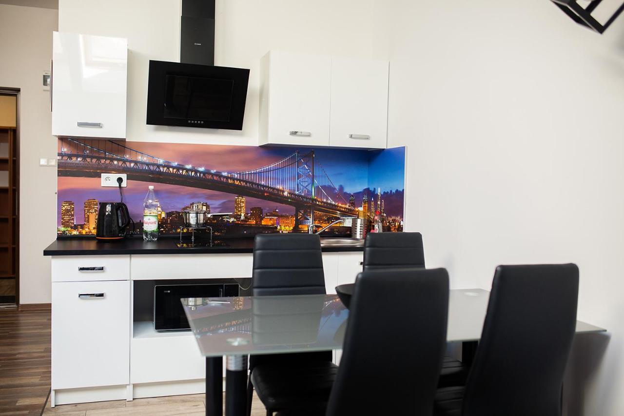 Apartament Manhattan Mielec Bagian luar foto